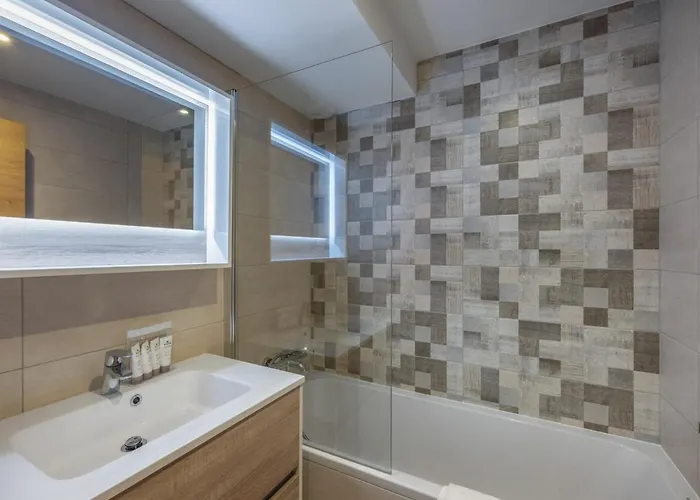 Moderne Proche Des Pistes Avec Parking A - Fr-1-563-140 *